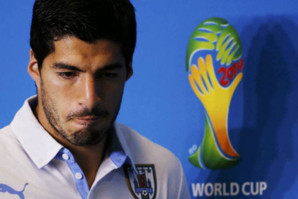 Adidas suspende campanhas com Suárez durante a Copa