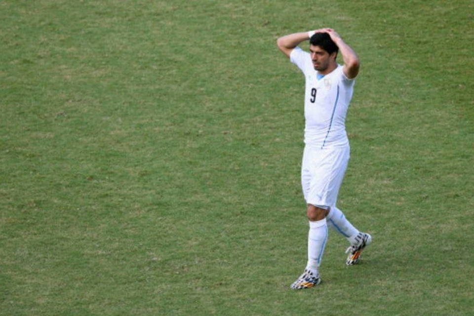 Aos prantos, uruguaio Luis Suárez deixa a Copa do Mundo