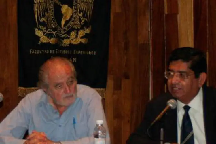 
	Luis Vlloro Toranzo e J. Alejandro Salcedo Aquino: Villoro foi embaixador e delegado permanente do M&eacute;xico na Unesco em Paris de 1983 a 1987&nbsp;
 (Benjamín Martínez Rosales/WikimediaCommons)