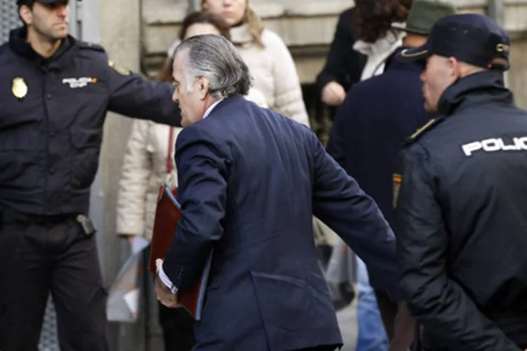 Luis Bárcenas é acusado de usar sua posição para aceitar subornos, sonegar impostos ao esconder renda na Suíça e lavagem de dinheiro por meio de empresas de fachada (Juan Medina/Reuters)