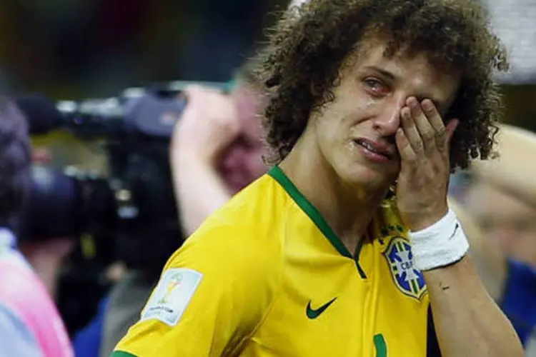 
	David Luiz chora em jogo Brasil e Alemanha
 (Eddie Keogh/ Reuters)