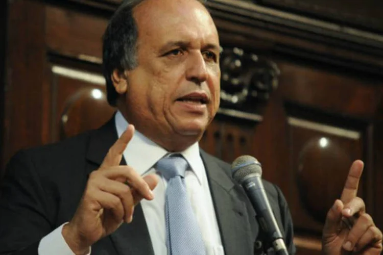 
	Luiz Fernando Pez&atilde;o: &quot;&eacute; lament&aacute;vel ter distintivo da pol&iacute;cia, receber sal&aacute;rios como os que pagamos, principalmente aos oficiais, e cometer desvios dessa natureza&quot;
 (Tomaz Silva/Agência Brasil)