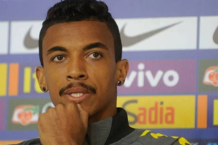 
	Luiz Gustavo: volante&nbsp;ressaltou que existem outros atletas de grande n&iacute;vel na sele&ccedil;&atilde;o
 (Fernando Frazão/Agência Brasil)