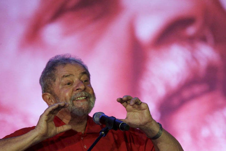 Lula nega, por meio de nota, acordo para proteger Cunha