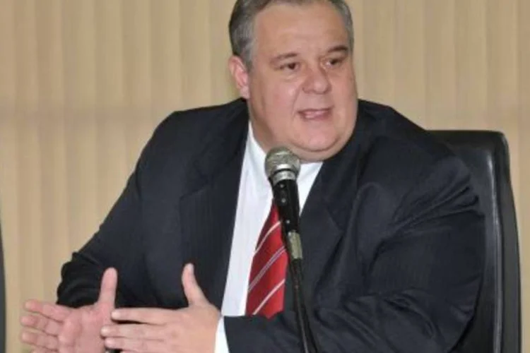 "A nossa ideia é promover as mudanças de uma maneira amigável e negociada com a indústria", disse o ministro Paulo Barreto (.)
