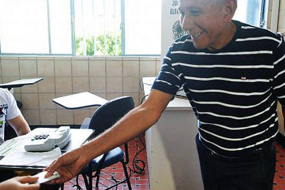 Aos 76 anos, 1º eleitor do DF fez questão de votar hoje