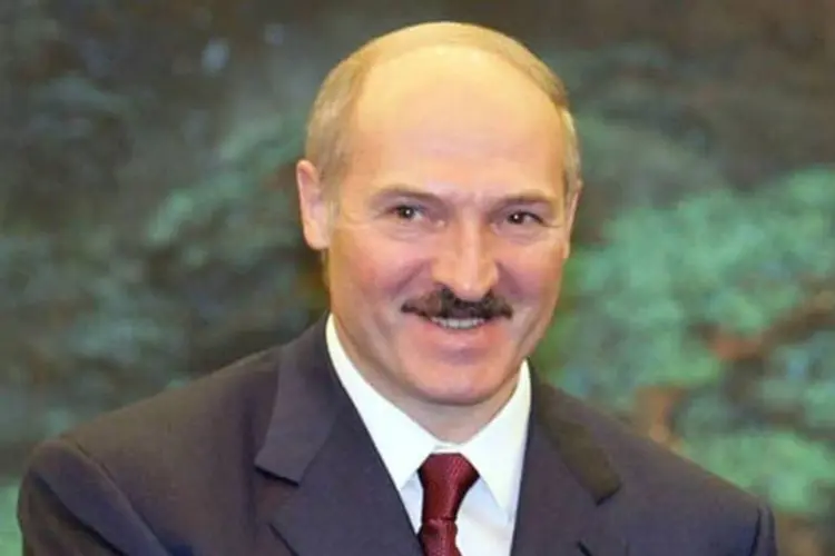 
	Aleksandr Lukashenko, presidente de Belarus: esta na lista desde janeiro de 2011, um m&ecirc;s depois das elei&ccedil;&otilde;es que venceu com 80% dos votos e marcadas pela violenta repress&atilde;o dos opositores
 (China Photos/Getty Images)