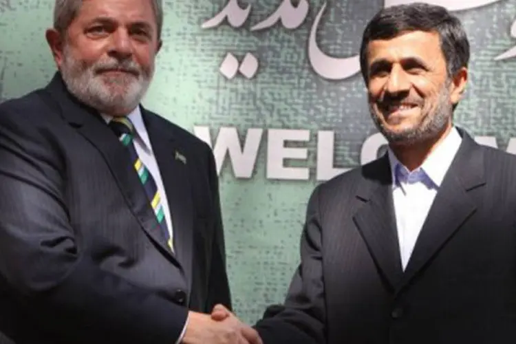 A oferta ressaltou os laços construídos entre Ahmadinejad e Lula durante a presidência do brasileiro, de 2003 a 2010 (Atta Kenare/AFP)