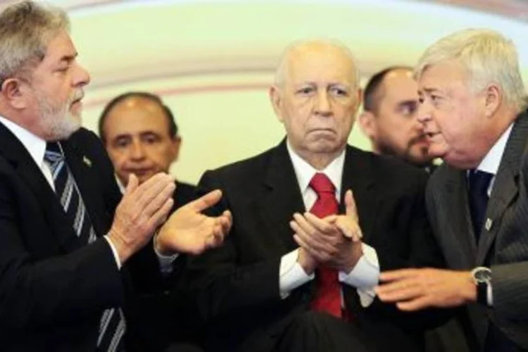 Lula, José Alencar e Ricardo Texeira, presidente da CBF (.)