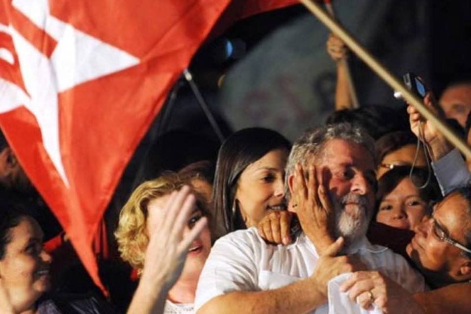 Segundo analistas, novo governo terá que começar cortando gastos