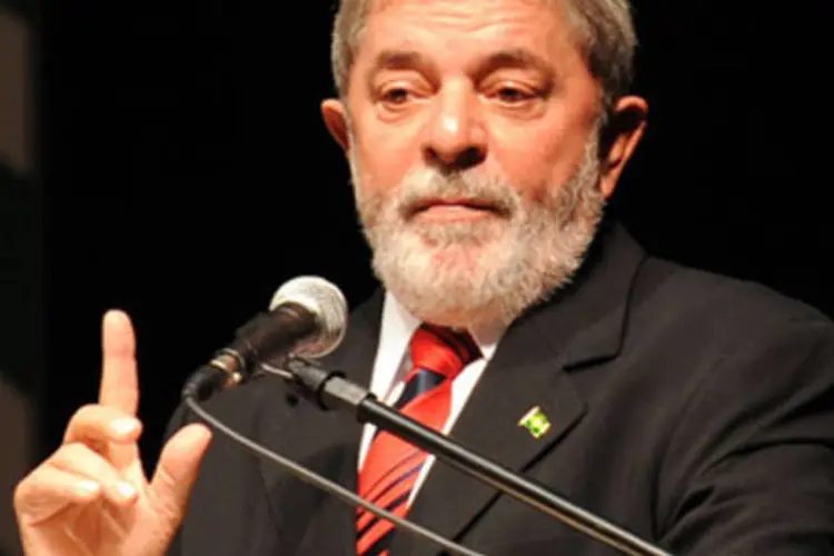 Lula disse que o projeto inicial sofreu modificações e que o lago da usina será formado por apenas um terço da área (.)