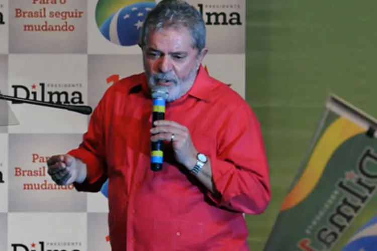 Lula: "eles (da oposição) vão ter que ver a minha cara todos os dias na televisão, pedindo voto para minha companheira Dilma Rousseff" (Valter Campanato/ABr)