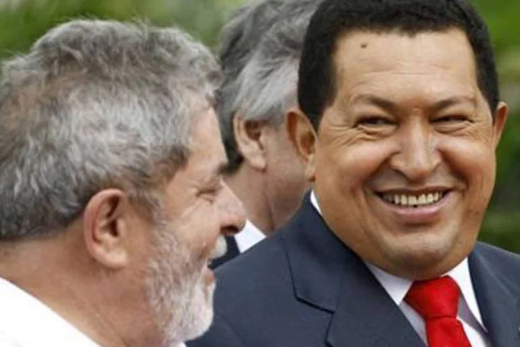 "Estamos muito otimistas", limitou-se a comentar Chávez durante entrevista coletiva com Lula (.)