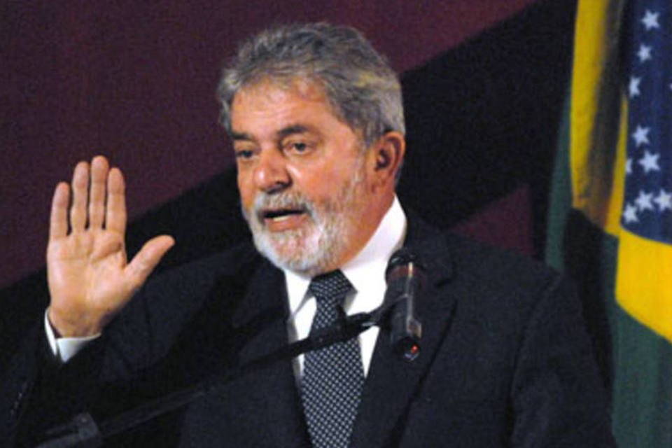 Lula defende carga tributária do Brasil