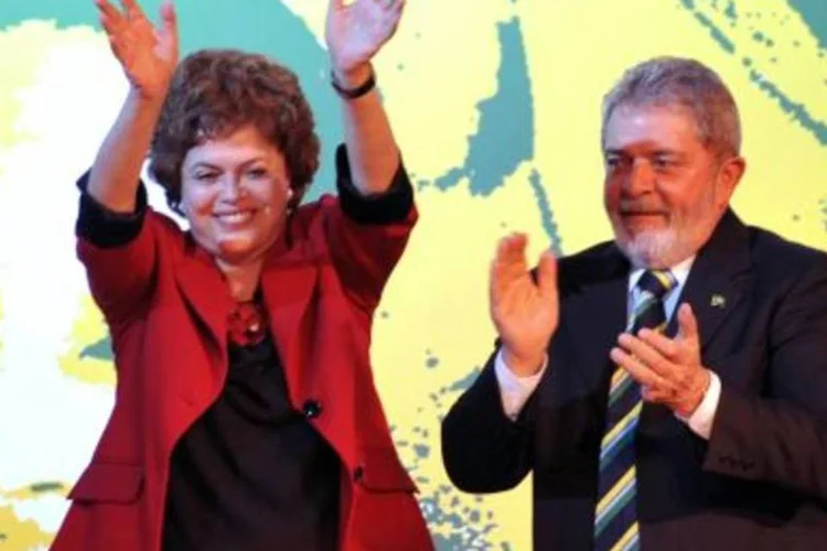 Dilma Rousseff e o presidente Lula: estratégia do PT é não envolver a candidata no assunto (.)