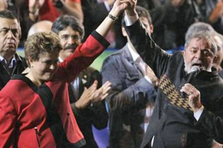 Dilma lembrou sua participação no governo Lula como ministra de Estado em um discurso sem empolgar o público (.)