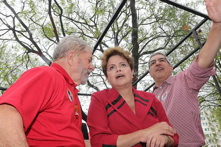 
	Lula, Dilma e Padilha durante caminhada com a presidente, em S&atilde;o Jos&eacute; dos Campos
 (Paulo Pinto/Analítica)