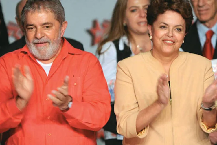 Lula e Dilma na festa do PT: antes, ruim era falar mal; agora, o problema é falar bem (Evaristo Sá/AFP)