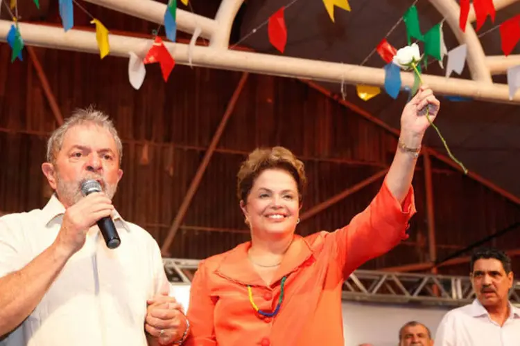 
	Lula e Dilma em ato pol&iacute;tico: pesquisas internas do PT contam a favor da presen&ccedil;a do ex-presidente
 (Heinrich Aikawa/Instituto Lula)