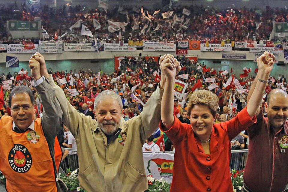 Lula não está focado em ganhar votos de Campos, diz Dilma