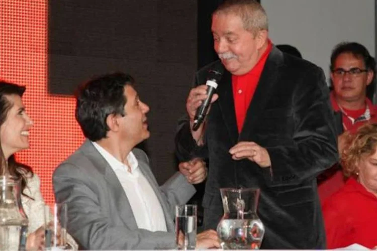 Lula se referiu a Serra como o candidato à presidência "que tomou uma tunga da companheira Dilma" e que abandonou a cidade com apenas um ano e quatro meses de mandato (Heinrich Aikawa/Instituto Lula)