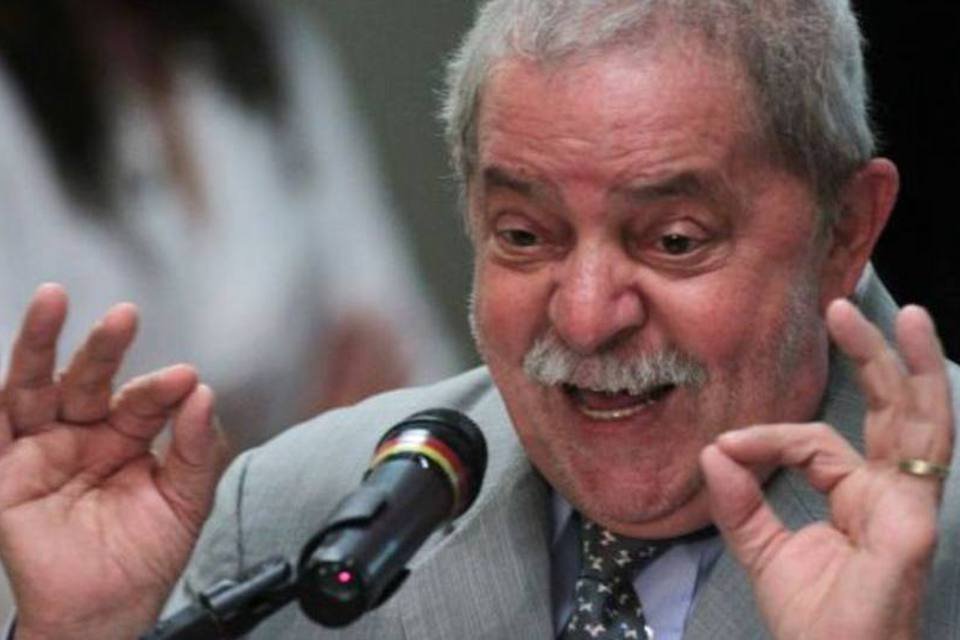 Lula faz campanha no Rio e evita comentar mensalão