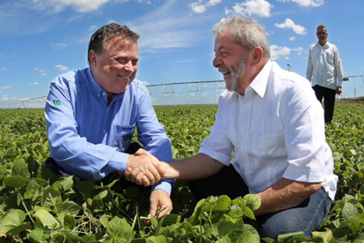 Ex-presidente Luiz Inácio Lula da Silva e o senador Blairo Maggi visitaram nesta quarta-feira (26) a fazenda da empresa agrícola militar Cubasoy, em Cuba (Ricardo Stuckert/Instituto Lula)