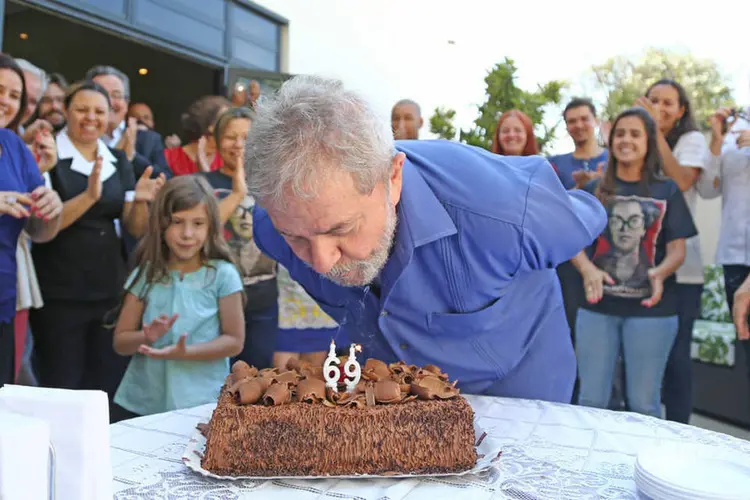 Lula em seu aniversário de 69 anos: receita de bolo de fubá não foi nenhuma indireta para os organizadores de sua festa (Ricardo Stuckert / Instituto Lula)