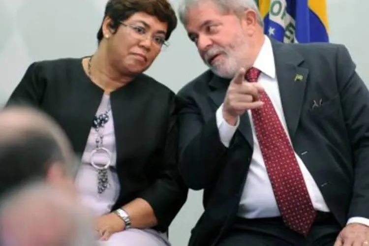 A ministra-chefe da Casa Civil, Erenice Guerra (esquerda), com o presidente Lula