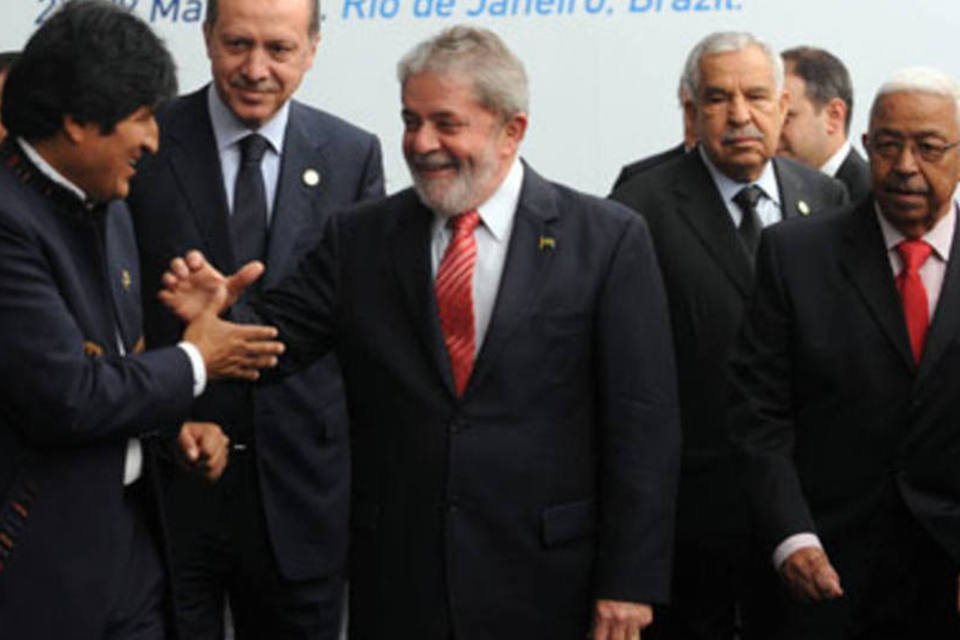 "Vamos fazer inveja no Serra", diz Lula a Evo