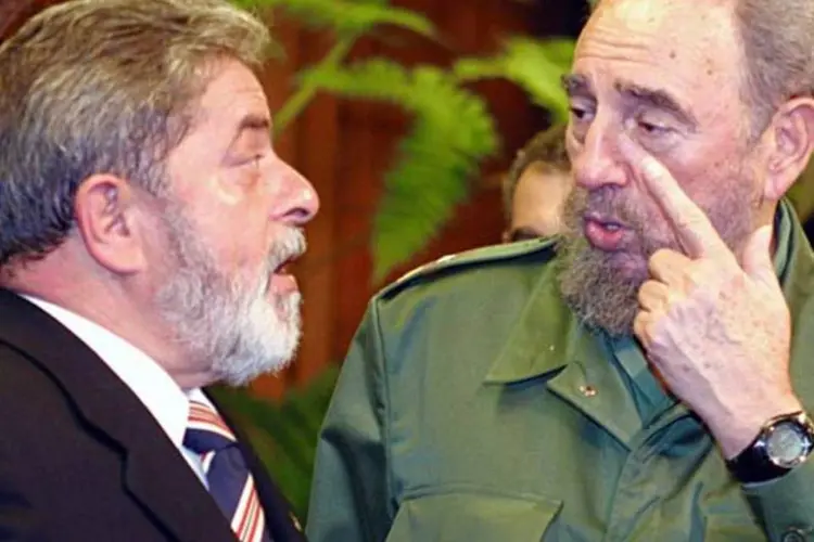 
	Lula e Fidel Castro: &ldquo;Com estes m&eacute;todos sujos, (...) pretendem impor, por via da for&ccedil;a, pessoas que n&atilde;o foram capazes de vencer as elei&ccedil;&otilde;es nas urnas&rdquo;
 (Antonio Milena/Agência Brasil)