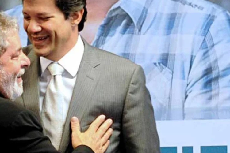 Lula e Fernando Haddad: "Mônica Moura mente. Nunca cobrou nenhum recurso além do que foi contratado na campanha de 2012, cujo valor de R$ 30 milhões", diz o ex-prefeito de São Paulo. (Antônio Cruz/ABr/Agência Brasil)