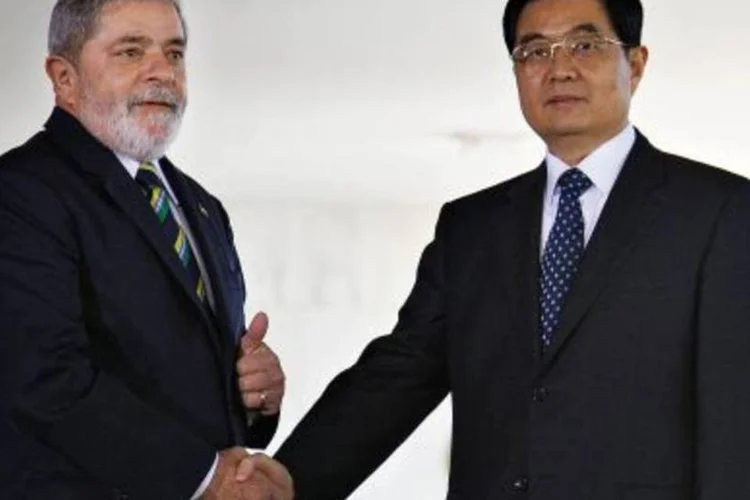 Lula e o presidente da China, Hu Jintao, que esteve no Brasil na metade deste mês para assinar acordos de cooperação. (.)