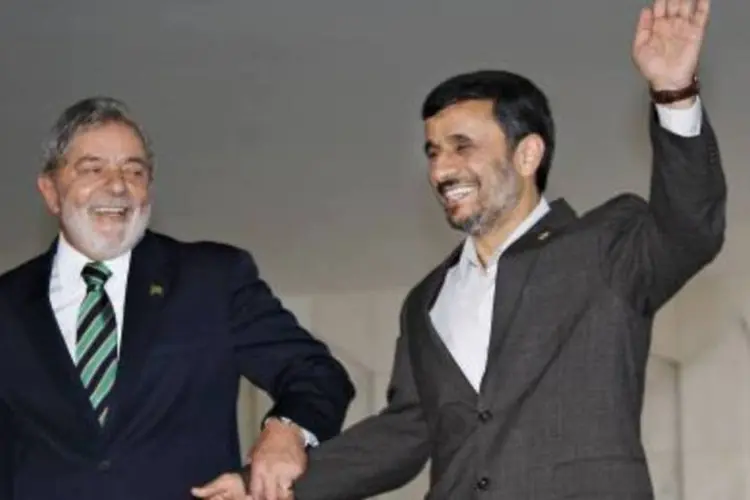 Lula e o presidente do Irã, Mahmoud Ahmadinejad: visita é encarada como uma afronta aos interesses diplomáticos norte-americanos.  (.)
