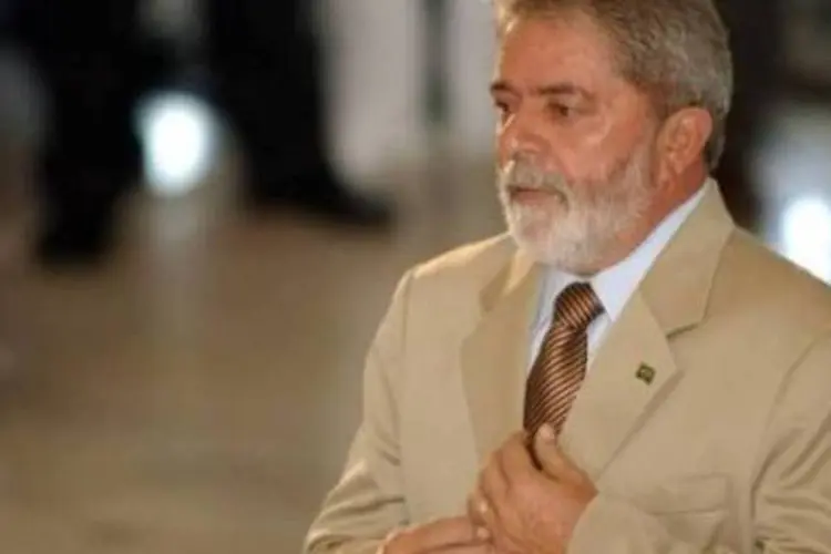 Luis Inácio Lula da Silva se reunirá com ministros para acertar detalhes do PNBL: dilema é o modo que a fibra ótica será usada (.)