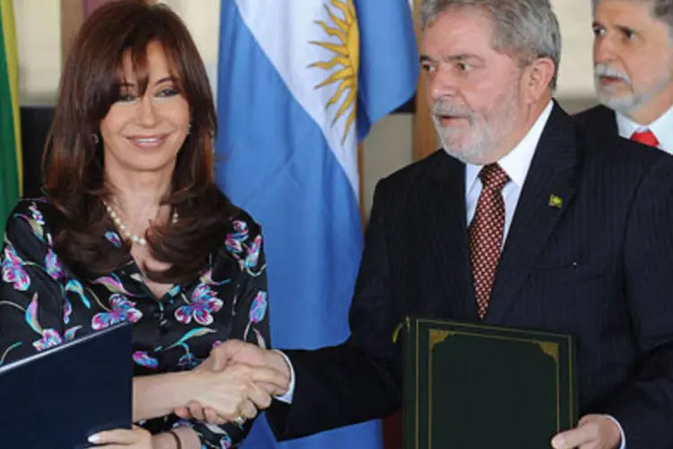 
	Lula e Cristina Kirchner: ex-presidente acusa &quot;for&ccedil;as conservadoras&quot; de impedir a continuidade dos programas sociais do PT
 (.)