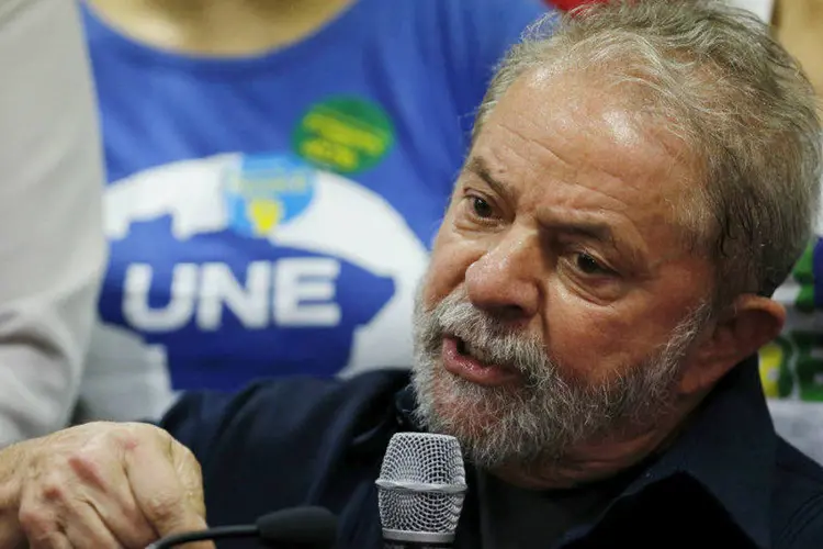 
	Ex-presidente Luiz In&aacute;cio Lula da Silva discursa em sede do PT: tamb&eacute;m na quinta-feira foi divulgado o n&uacute;mero oficial do tombo da economia brasileira em 2015, de 3,8 por cento
 (Paulo Whitaker/Reuters)