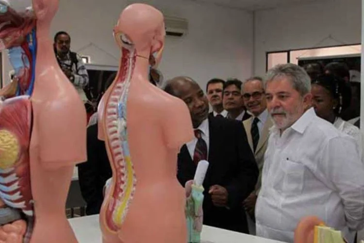 Lula vista centro de educação em Moçambique: popularidade é fruto do seu trabalho (Ricardo Stuckert/Presidência da República)
