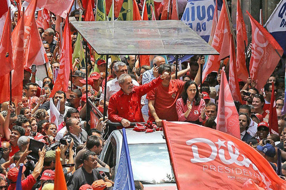 Lula participa de caminhada em apoio a Dilma em São Paulo