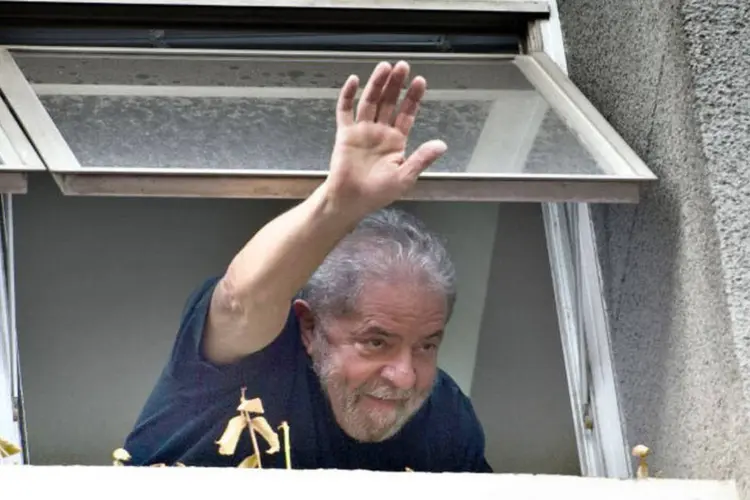 
	Lula: ex-presidente garantiu ainda que est&aacute; disposto a rodar o pa&iacute;s a convite de movimentos populares
 (Nelson Almeida / AFP)