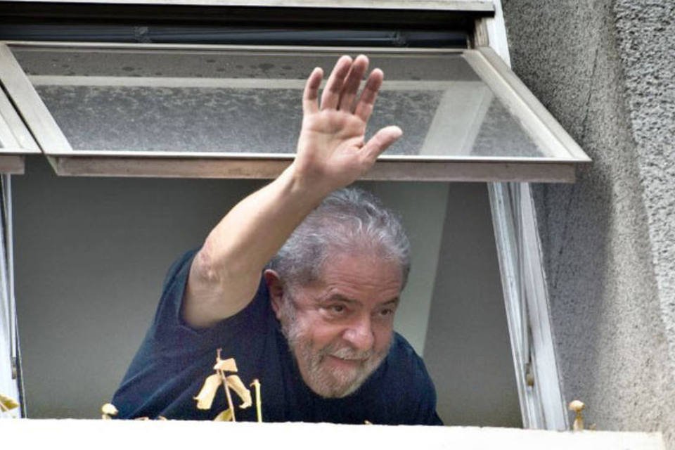 "PT precisa levantar a cabeça", diz Lula