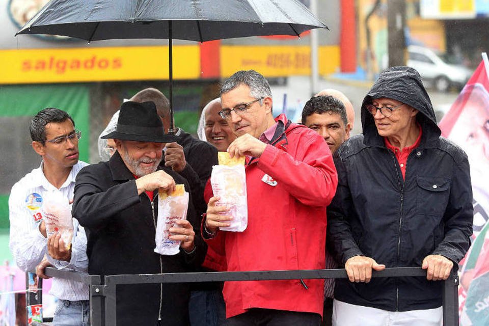 Na reta final, Lula tenta atrair mais votos para Padilha