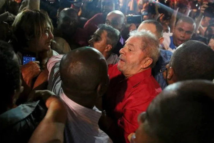 
	Lula na Paulista: &ldquo;N&atilde;o vamos aceitar o fim da democracia e nenhum golpe no pa&iacute;s&rdquo;, disse o ex-presidente em protesto
 (Nacho Doce/Reuters)