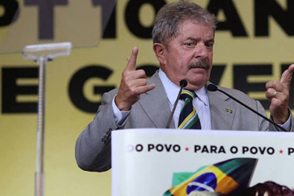 Na CUT, Lula se compara a Lincoln e critica adversários