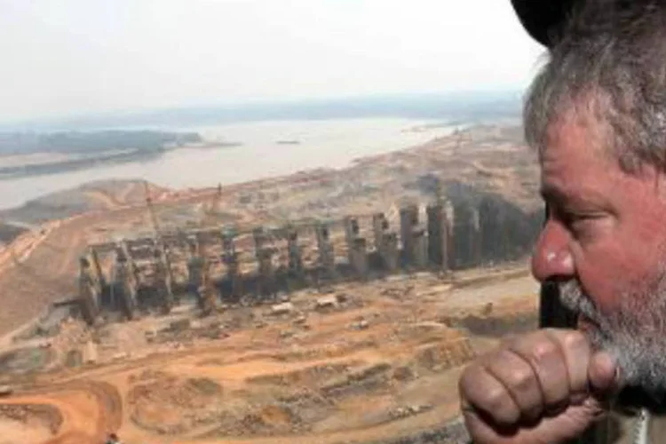 
	Ex-presidente Lula visita constru&ccedil;&atilde;o de usina de Jirau: departamento amaz&ocirc;nico de Beni &eacute; o mais atingido pelas inunda&ccedil;&otilde;es, onde pelo menos 100 mil cabe&ccedil;as de gado morreram
 (PRESIDENCIA/AFP/Arquivos)