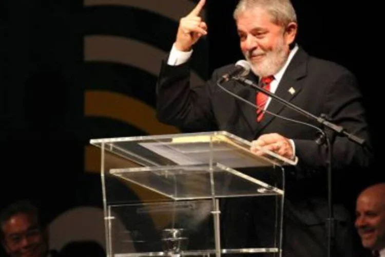 Diante da plateia, brinca Lula: "vocês têm de descobrir o ponto G da criatividade do ser humano para os negócios." (.)