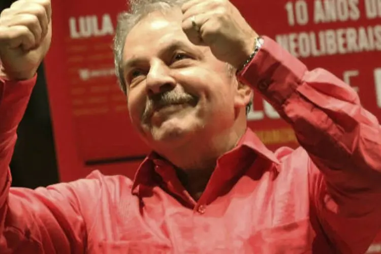 
	Lula: mensagem come&ccedil;a com famoso bord&atilde;o do ex-presidente &quot;Companheiro/a&quot; e destaca feitos da d&eacute;cada de administra&ccedil;&atilde;o petista no comando do&nbsp;pa&iacute;s
 (REUTERS/Nacho Doce)