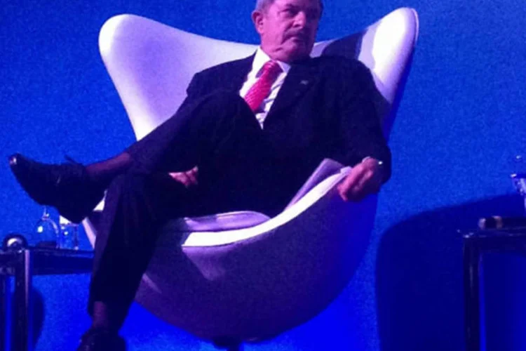 
	O ex-presidente do Brasil, Luiz In&aacute;cio Lula da Silva: Lula, que est&aacute; curado de um c&acirc;ncer no garganta, disse que tem disposi&ccedil;&atilde;o para percorrer todo Brasil e participar de com&iacute;cios para fazer campanha por Dilma.
 (Amanda Previdelli / Exame.com)