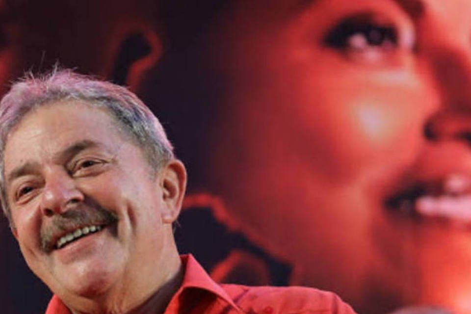 Lula promete 'lutar com unhas afiadas' por Dilma