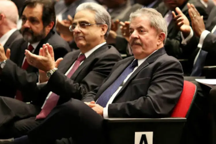 
	&quot;A&eacute;cio est&aacute; copiando o slogan da Dilma, mas se esquece da infla&ccedil;&atilde;o que esse Pa&iacute;s j&aacute; teve com eles&quot;, disse Lula
 (Ricardo Stuckert/Instituto Lula)
